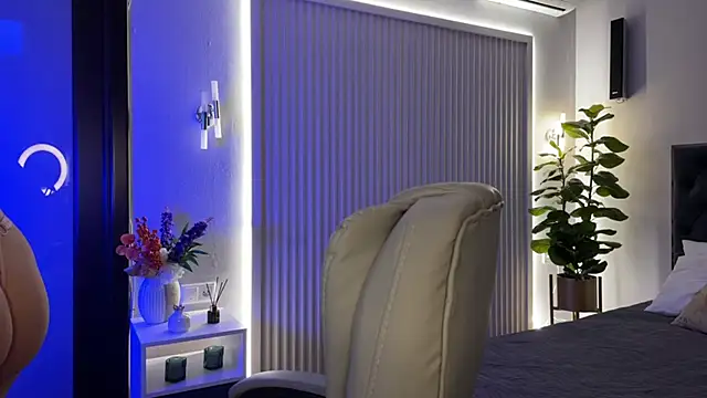 OhMyEmma online show from November 7, 1:05 am