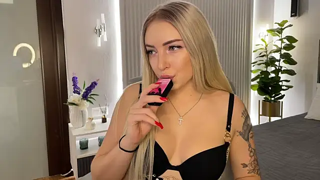 OhMyEmma online show from November 22, 1:15 am