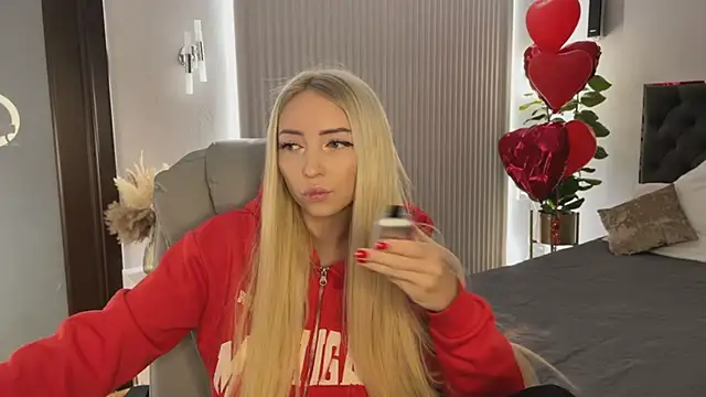 OhMyEmma online show from February 26, 1:26 am