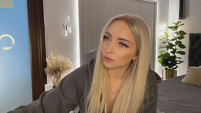 OhMyEmma online show from April 13, 1:11 am