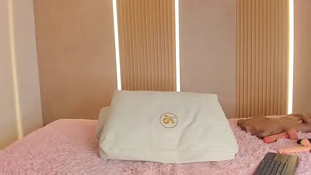 stephany summer online show from February 28, 7:37 pm