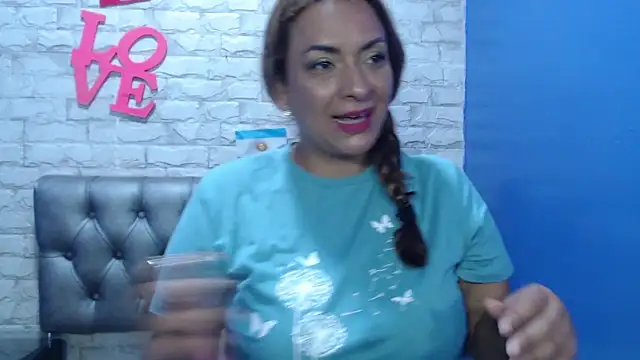 Snapshot of Milf-Prettyboobs chatting on July 11, 10:51 am Milf-Prettyboobs online show from July 11, 10:51 am