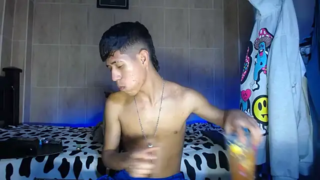 Snapshot of dareck_18 chatting on February 26, 12:04 pm dareck 18 online show from February 26, 12:04 pm