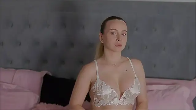 AlexisWhit online show from June 6, 6:40 am