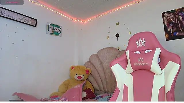 charlotte walker1 online show from April 22, 10:22 pm