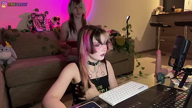 Snapshot of h3ntai_baby chatting on June 23, 6:50 pm h3ntai baby online show from June 23, 6:50 pm