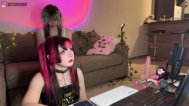 Snapshot of h3ntai_baby chatting on July 4, 8:15 pm h3ntai baby online show from July 4, 8:15 pm