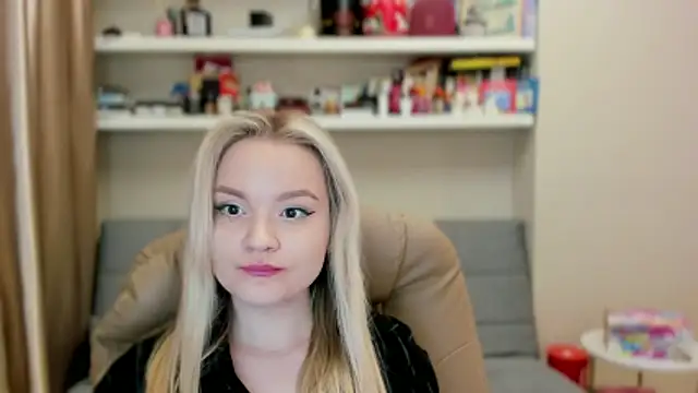 Kara Smith  online show from April 24, 11:29 pm