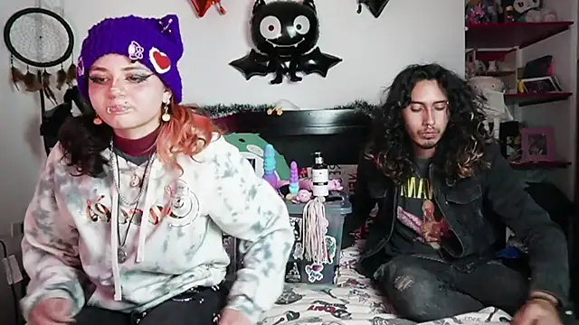 Snapshot of Devil_And_Princess chatting on January 7, 1:52 am Devil And Princess online show from January 7, 1:52 am