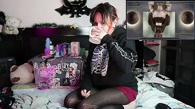 Snapshot of Devil_And_Princess chatting on January 12, 3:23 am Devil And Princess online show from January 12, 3:23 am