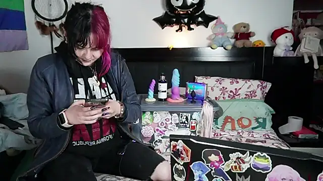 Snapshot of Devil_And_Princess chatting on February 3, 1:26 am Devil And Princess online show from February 3, 1:26 am