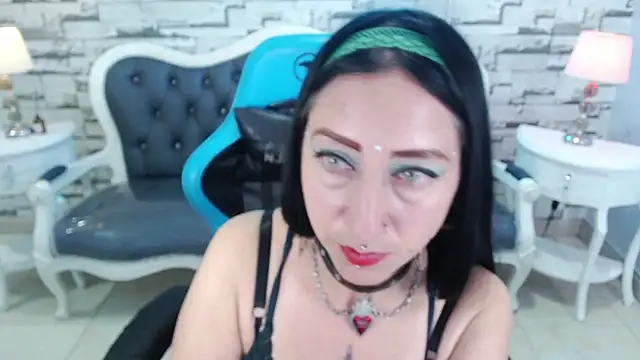 Snapshot of valeria_a1 chatting on March 18, 4:04 am valeria a1 online show from March 18, 4:04 am