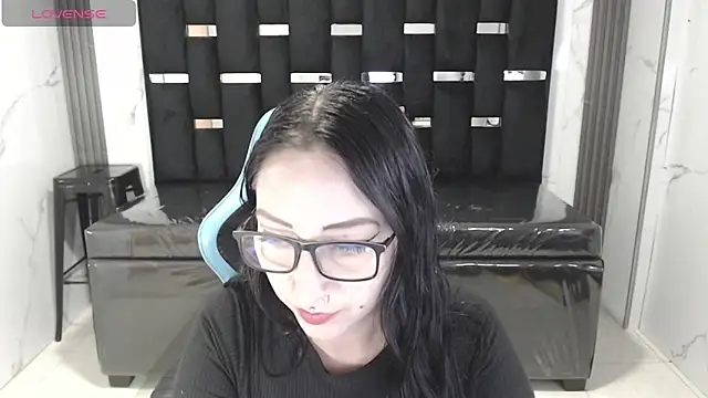 Snapshot of valeria_a1 chatting on December 22, 2:19 am valeria a1 online show from December 22, 2:19 am