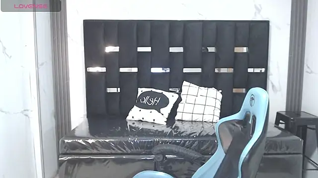 Snapshot of valeria_a1 chatting on February 6, 3:00 am valeria a1 online show from February 6, 3:00 am