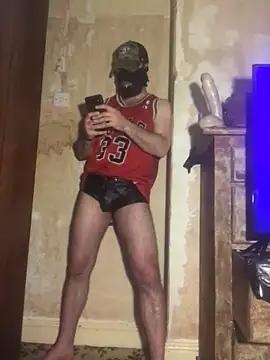 Snapshot of HairyCubBttmboy chatting on March 18, 4:37 am HairyCubBttmboy online show from March 18, 4:37 am