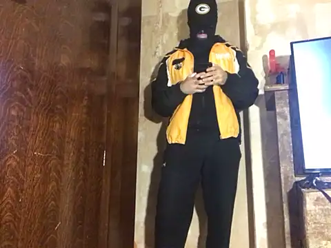 Snapshot of HairyCubBttmboy chatting on October 6, 10:40 pm HairyCubBttmboy online show from October 6, 10:40 pm