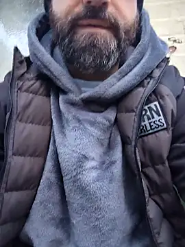 Snapshot of HairyCubBttmboy chatting on January 14, 4:01 pm HairyCubBttmboy online show from January 14, 4:01 pm