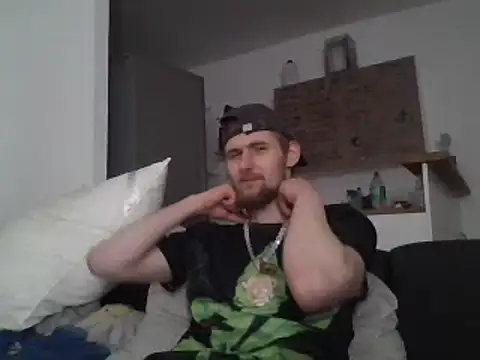 Snapshot of ThePython666 chatting on March 20, 11:45 pm ThePython666 online show from March 20, 11:45 pm