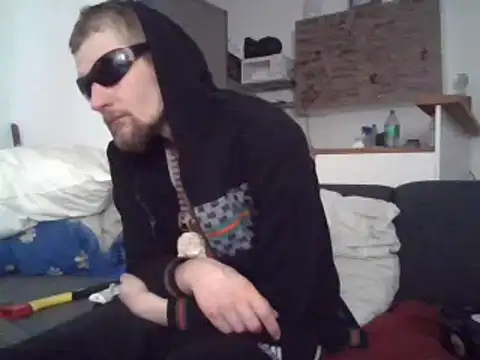 Snapshot of ThePython666 chatting on March 21, 2:50 am ThePython666 online show from March 21, 2:50 am