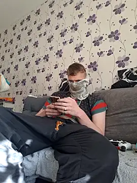 Snapshot of ThePython666 chatting on October 20, 11:54 am ThePython666 online show from October 20, 11:54 am