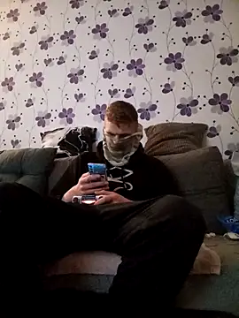 Snapshot of ThePython666 chatting on October 28, 3:43 am ThePython666 online show from October 28, 3:43 am