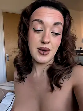 Petite Juicy Olive online show from July 9, 8:07 am