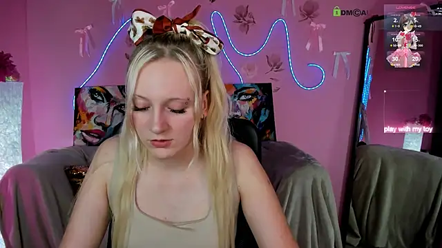 madam uliis online show from May 7, 9:47 am