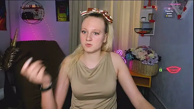 madam uliis online show from May 19, 12:33 pm