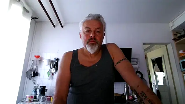 Berg Boy online show from May 16, 8:33 am
