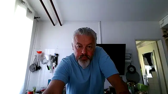 Berg Boy online show from May 24, 6:40 am