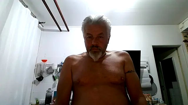 Berg Boy online show from May 24, 9:31 pm