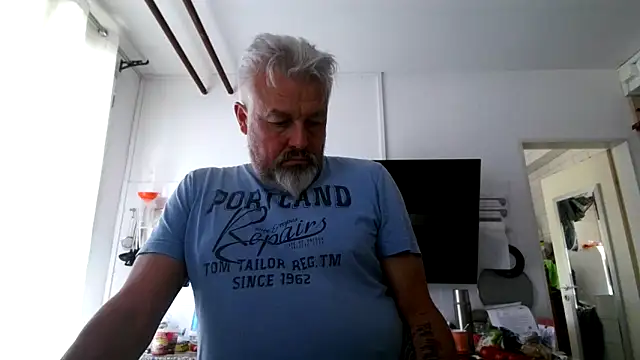Snapshot of Berg_Boy chatting on June 6, 1:49 pm Berg Boy online show from June 6, 1:49 pm