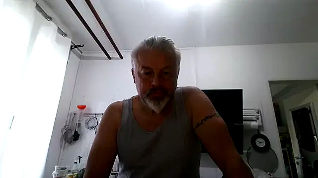 Snapshot of Berg_Boy chatting on July 11, 4:48 am Berg Boy online show from July 11, 4:48 am
