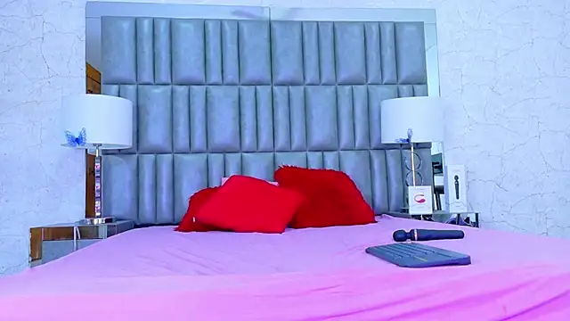 CamilaJohnston online show from September 8, 8:30 pm