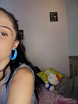 Snapshot of LoganPeny chatting on June 3, 4:26 am LoganPeny online show from June 3, 4:26 am