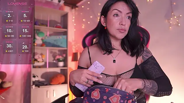 Madison Mayer online show from March 18, 1:14 pm