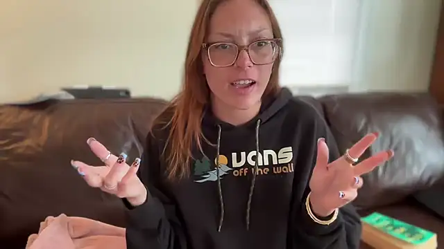 SpaceCowWhore online show from June 18, 3:49 pm