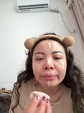 Snapshot of aa520uv chatting on February 1, 3:05 am aa520uv online show from February 1, 3:05 am