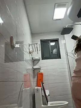 Snapshot of aa520uv chatting on February 7, 12:09 pm aa520uv online show from February 7, 12:09 pm