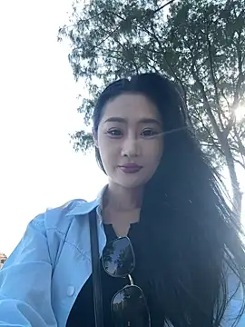 linger-23 online show from October 26, 7:14 am