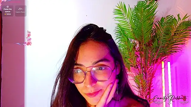 Snapshot of Emmi_Roberts chatting on February 4, 3:23 am Emmi Roberts online show from February 4, 3:23 am