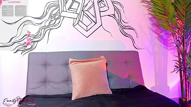 Snapshot of Emmi_Roberts chatting on February 12, 12:16 am Emmi Roberts online show from February 12, 12:16 am