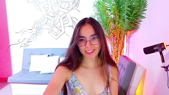 Snapshot of Emmi_Roberts chatting on February 28, 12:22 am Emmi Roberts online show from February 28, 12:22 am