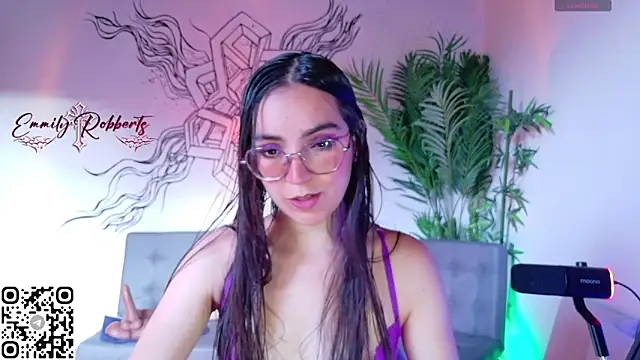 Emmi Roberts online show from May 30, 10:29 pm