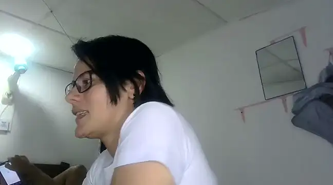 Snapshot of ClinkingTwirp chatting on March 15, 12:15 am ClinkingTwirp online show from March 15, 12:15 am