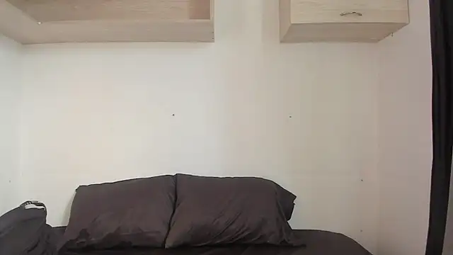 Hanna Evans   online show from June 11, 12:14 pm
