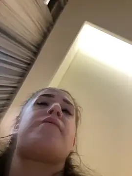 DarkVelvet online show from April 16, 11:33 am