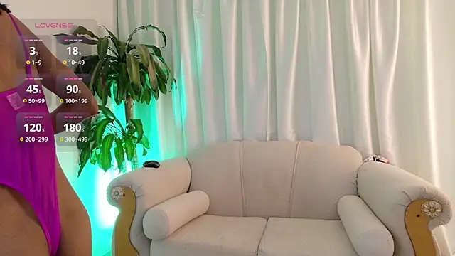YuliethPetite online show from July 9, 11:25 am