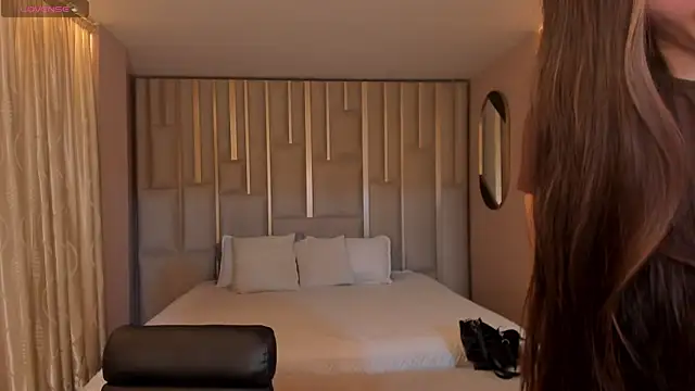 MaiaCollins online show from December 4, 6:49 pm