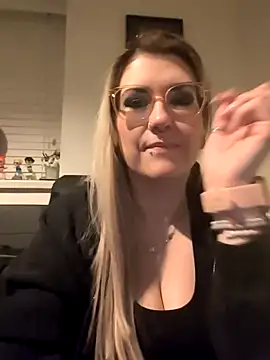 Sizzling Indie36 online show from March 2, 11:44 pm